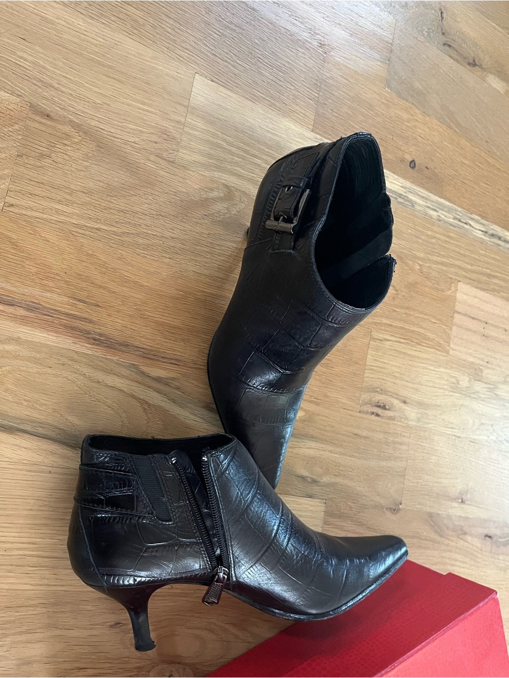 Donald J Pliner Black Crocco